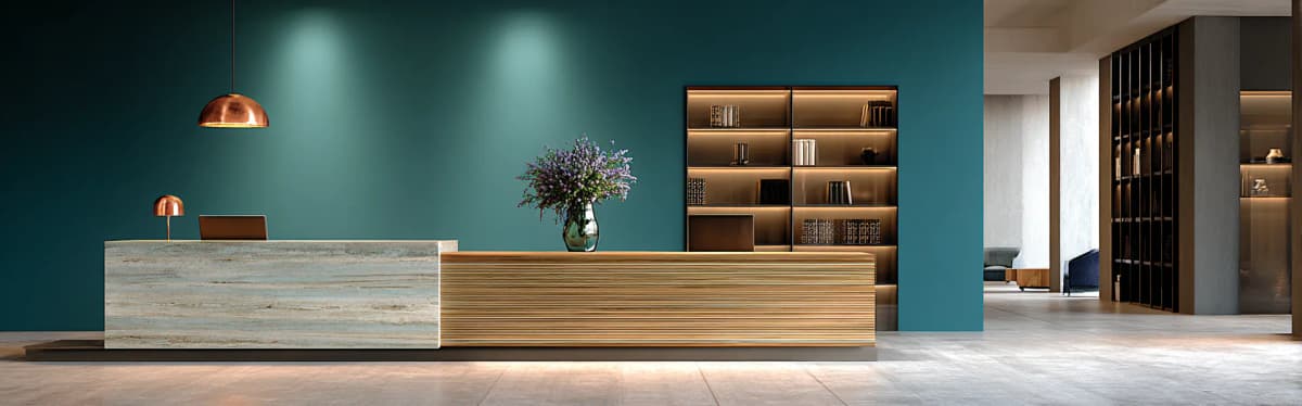 Recepcija sa toplim osvetljenjem